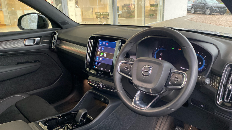 Volvo XC40 2.0 B4P Ultimate Dark 5dr Auto Petrol Estate